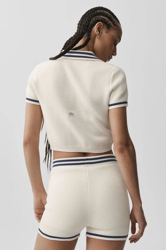Tennis Club Stickat Knit Cropped Polo – Elfenben/Marinblå