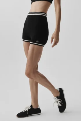 Tennis Club Stickat Knit Hot Short – svart/elfenben