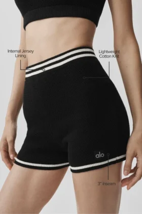 Tennis Club Stickat Knit Hot Short – svart/elfenben
