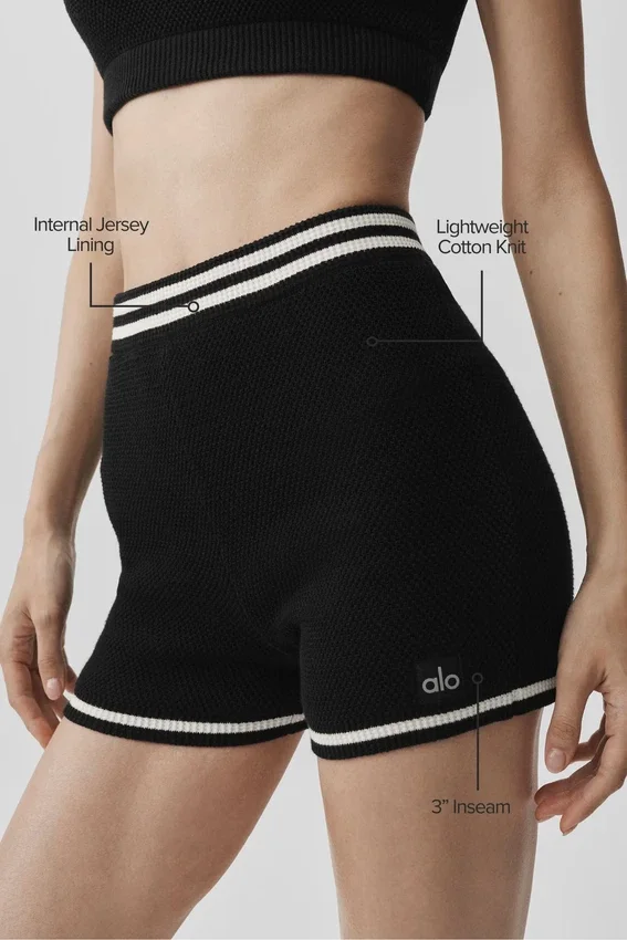 Tennis Club Stickat Knit Hot Short – svart/elfenben