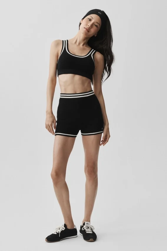 Tennis Club Stickat Knit Hot Short – svart/elfenben