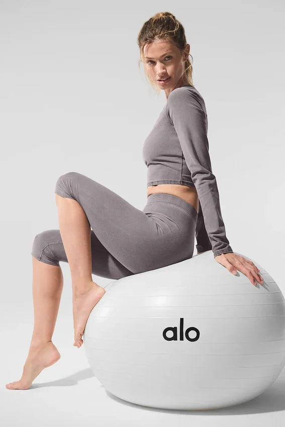 Tvättad High-Waist Alosoft-capri med ikonisk 90-talsstil – Cool Grey Wash