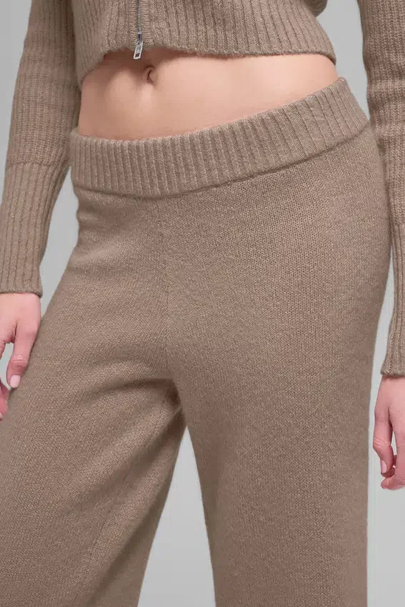 Ull- och kashmirbyxor med High-Waist-design och vida ben i New Class-serien – Chai Latte