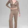 Ull- och kashmirbyxor med High-Waist-design och vida ben i New Class-serien – Chai Latte