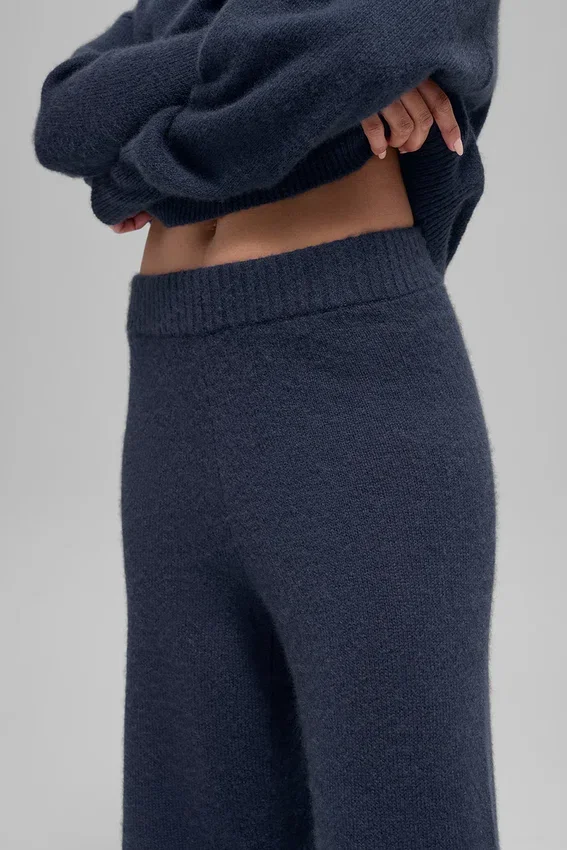 Ull- och kashmirbyxor med High-Waist och vida ben – New Class – marinblå