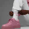 Unisex halvhög Throwback-strumpa – Vit/rosa vildros