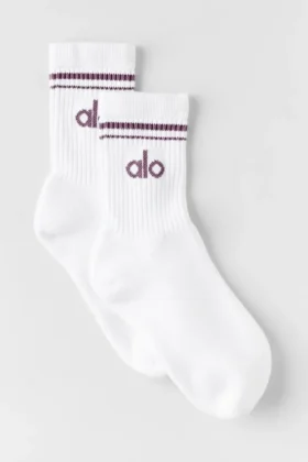Unisex halvhöga Throwback-strumpor – Vit/Plum Kiss