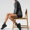 Unisex-stickat i ull och kashmir, New Class, rund hals – platinagrå