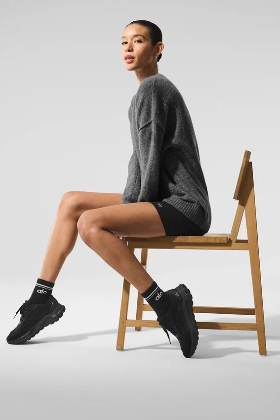 Unisex-stickat i ull och kashmir, New Class, rund hals – platinagrå