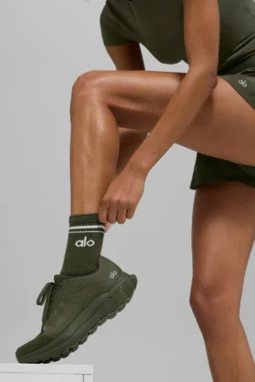 Unisex-strumpor i halvhög modell i retro-stil – olivgrön/vit