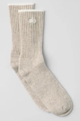 Unisex-strumpor i ull och kashmir med lätt frostad yta – vinterlatte/elfenben
