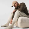 Unisex-strumpor i ull och kashmir med lätt frostad yta – vinterlatte/elfenben