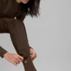 Unisex-strumpor med halvhög skaft – diskret design – espressofärg