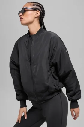 Urbanite-bomberjacka i fuskpäls – svart/elfenben